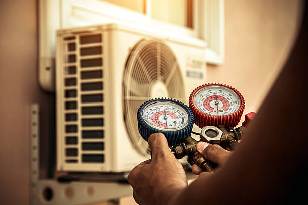 Professional Ductwork Repair technician working in Singers Glen, VA
